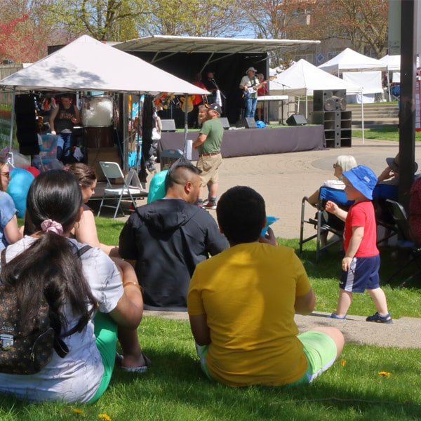 can i rent additional amenities such as sinks or hand sanitizing stations with the event portable toilets